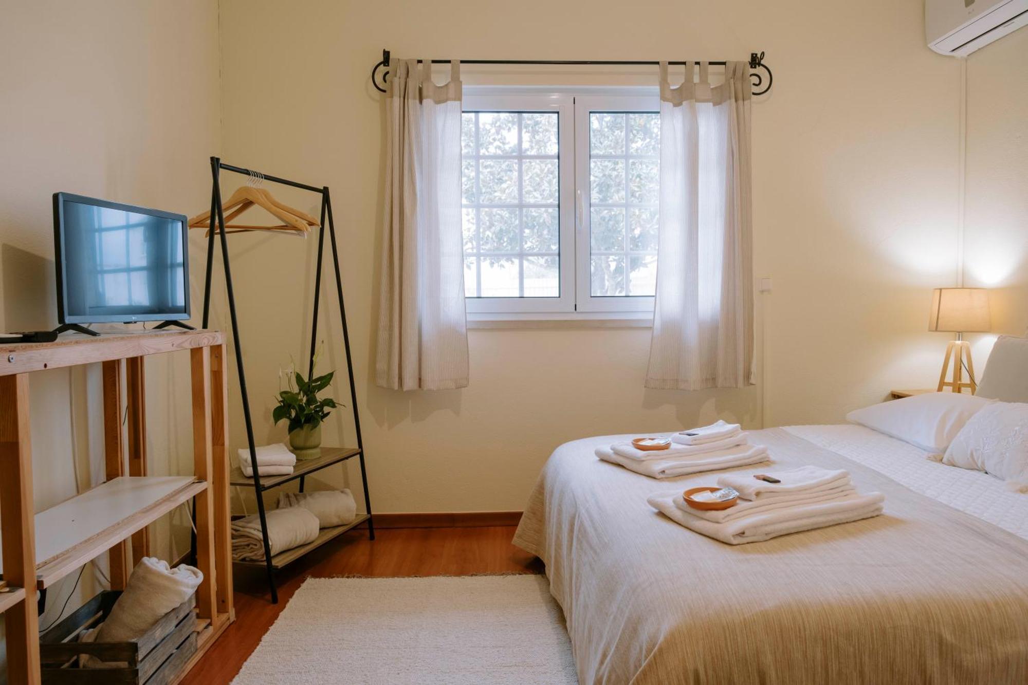 Amendoeirashouse-Sustainableliving Bed & Breakfast Abrantes Exterior photo